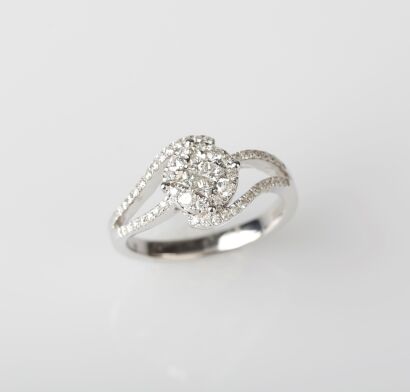 18ct White Gold Diamond Cluster Ring