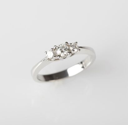 18ct White Gold Past Present and Future Diamond Ring