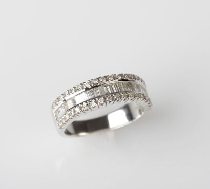 18ct White Gold Diamond Dress Ring