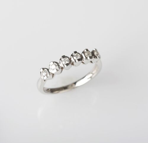18ct White Gold Modern Diamond Ring