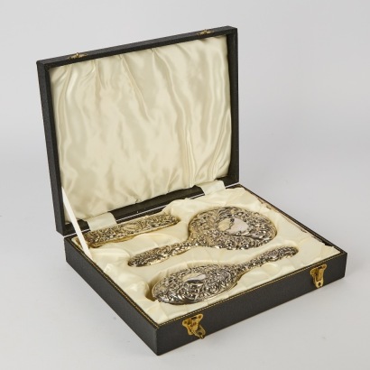 A Sterling Silver Vanity Set with Hallmarks