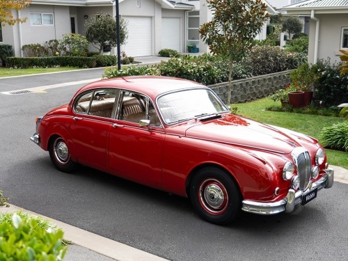 1966 Daimler V8 250