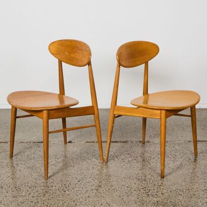 A pair of Mona Vale American Oak Dining Chairs AF