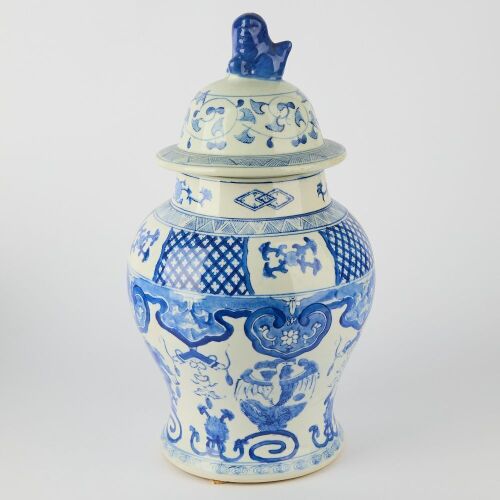A Chinese Blue and White &lsquo;Dragons&rsquo; Jar