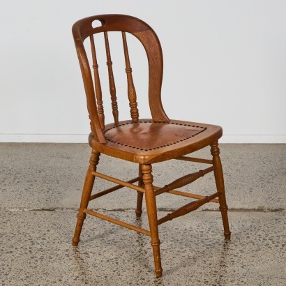 An Oak Spoon Bow Back Chair