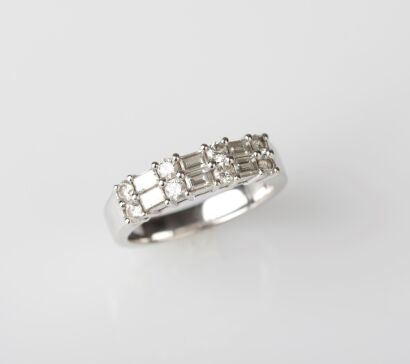 18ct White Gold Modern Diamond Ring