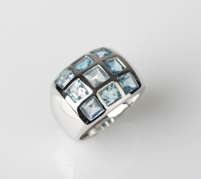 9ct White Gold Blue Topaz Ring