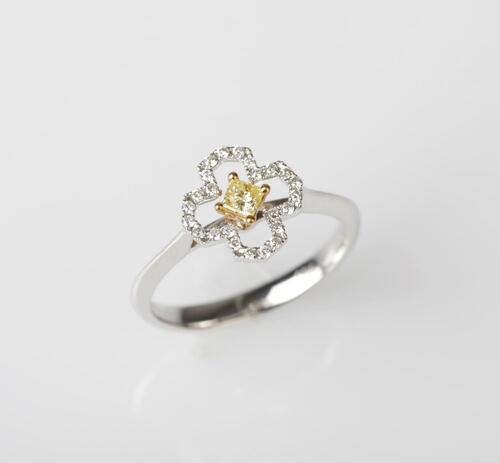 18ct White Gold Yellow Diamond Flower Ring