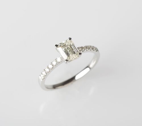 18ct White Gold Emerald Cut Diamond Ring