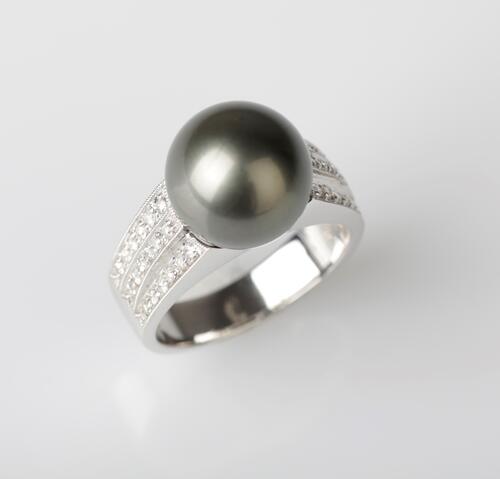 18ct White Gold South Sea Pearl and Diamond Ring
