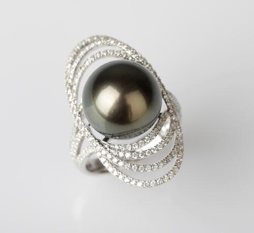 18ct White Gold South Sea Pearl and Diamond Ring