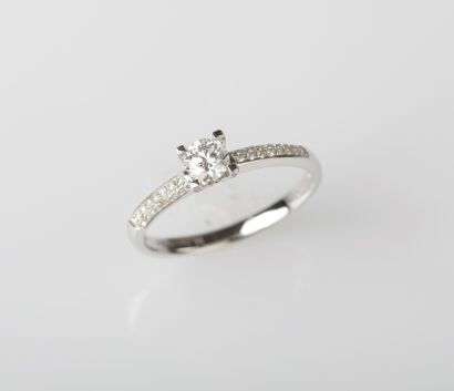 18ct White Gold Diamond Ring