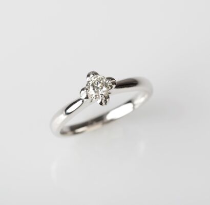 18ct White Gold Diamond Solitaire Ring