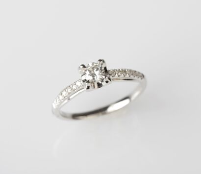 18ct White Gold Diamond Ring