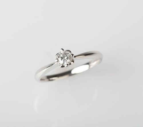 18ct White Gold Diamond Solitaire Ring