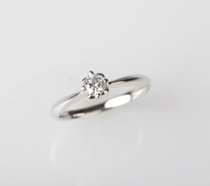 18ct White Gold Diamond Solitaire Ring