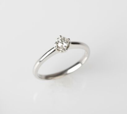 18ct White Gold Diamond Solitaire Ring