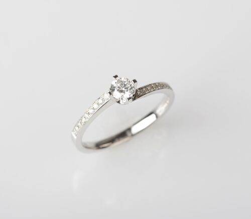 18ct White Gold Diamond Ring