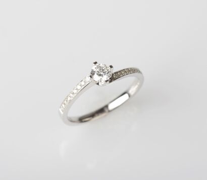 18ct White Gold Diamond Ring