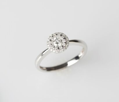 18ct White Gold Diamond Cluster Ring