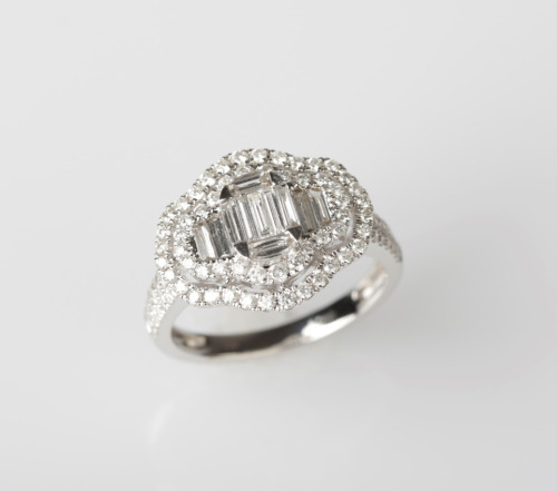 18ct White Gold Diamond Dress Ring