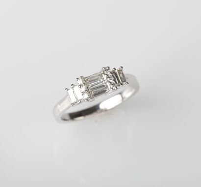 18ct White Gold Diamond Dress Ring