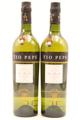 (2) NV Gonzalez Byass Tio Pepe Fino Muy Seco Sherry, Andalucia
