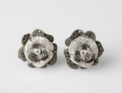 18ct White Gold Diamond Flower Earrings