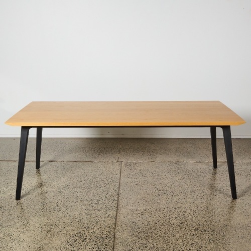 A Nonn Soul Dining Table