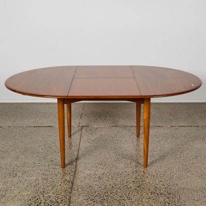 A Mid-Cenutry Extension Dining Table