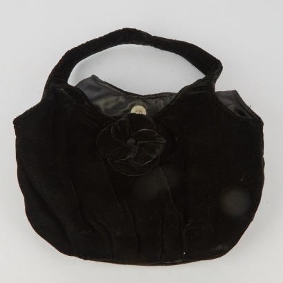 A Vintage Velvet Lady's Evening Bag
