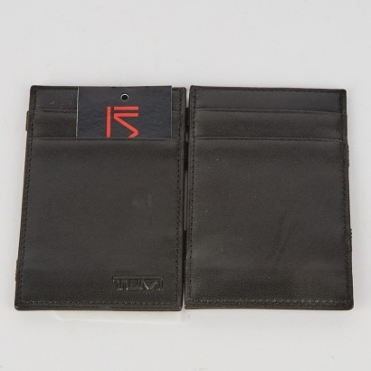 A Tumi Mens Leather Flip Wallet