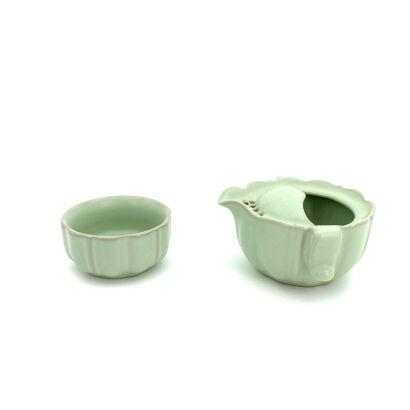 A Chinese Ru-Type Tea Set - 2 Pieces