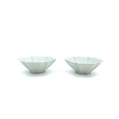 A Pair of Chinese Barbed-rim Tea Cups