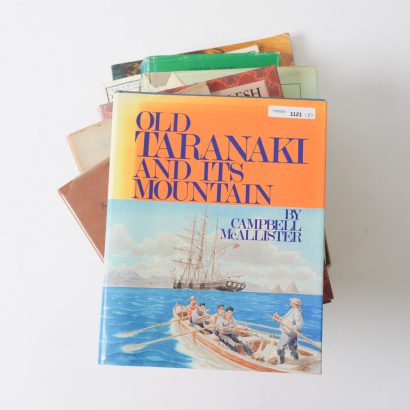 A Collection of Books on New Zealand &mdash; History, Natural History and Landscape