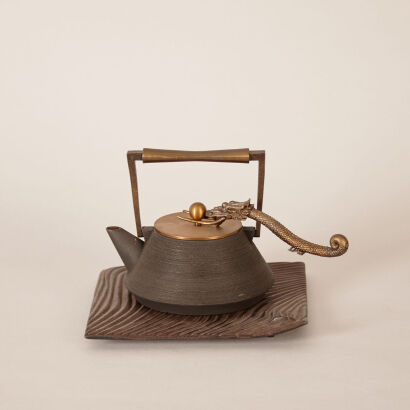 A Chinese Iron Kettle (Du He Tang Mark)