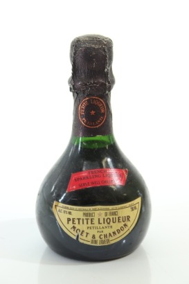(1) Moet & Chandon Petite Petillante Liqueur, 200ml, 18% ABV (GB)