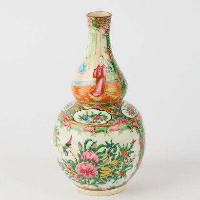A Chinese Double Gourd Famille Rose Vase