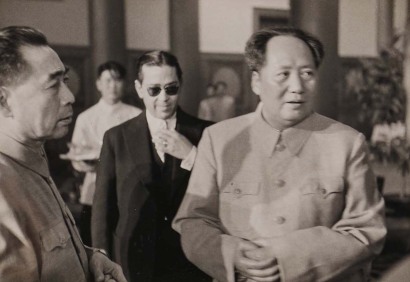 TOM HUTCHINS Mao Tse-Tung, Chou En-Lai and Egypt's Commercial Attache at the First Anniversary of the United Arab Republic, in Peking