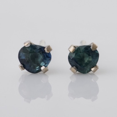 14ct White Gold, 3.50mm Heart Blue Sapphire Stud Earrings