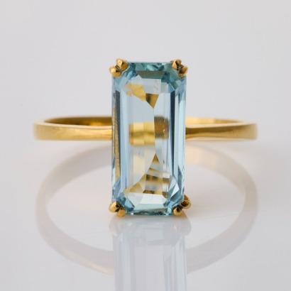 18ct Yellow Gold, Rectangular Step Cut Aquamarine Solitaire Ring
