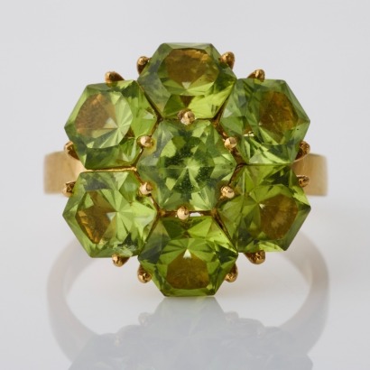 18ct Yellow Gold, Hexagonal Faceted Peridot Flower Ring