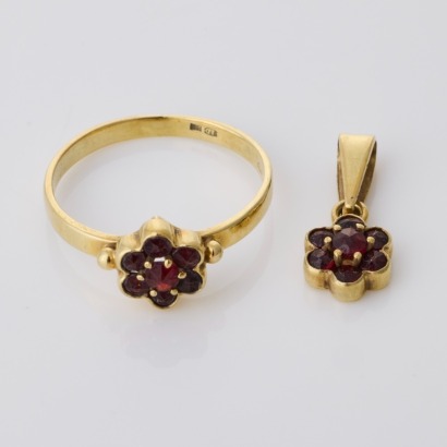 14ct Yellow Gold, Round Garnet Floral Ring / Pendant Suite
