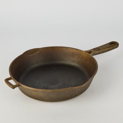 A Large Engel Elzen Cast Iron Pan, New Zealand