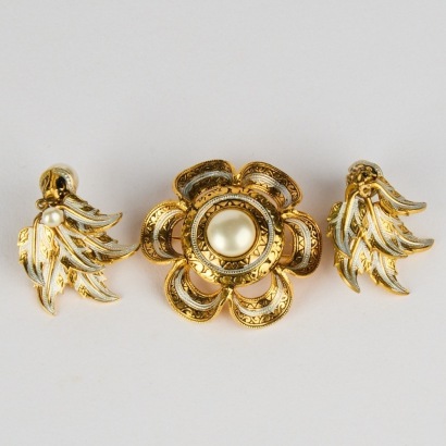 A Vintage Damascene Brooch and Earrings with Faux Pearls