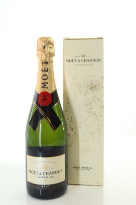 (1) NV Moet & Chandon Brut Imperial, Champagne (GB)