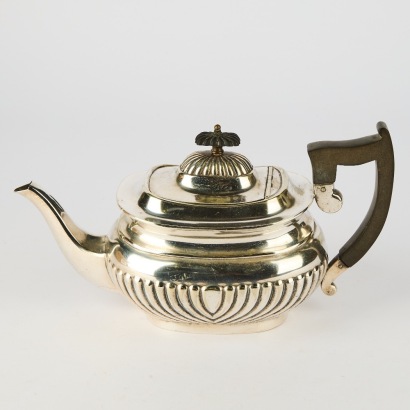 A Classic Antique Sheffield Silver Plated Teapot
