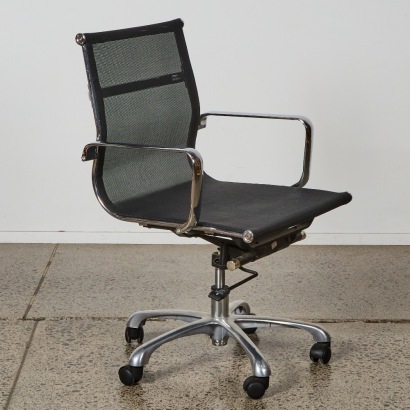An Eames Style Office Chair