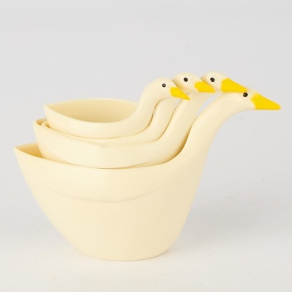 A Vintage Mother Goose Measuring Cup Set