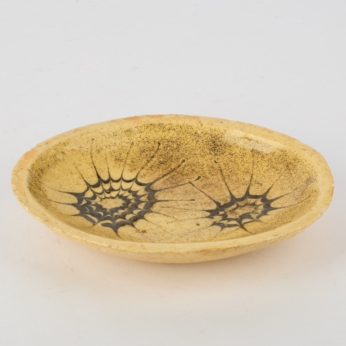 An Early and Rare Len Castle Dish with Primitive Design